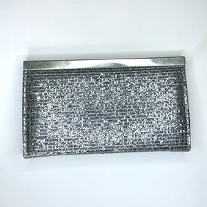 Womens Silver Cluth